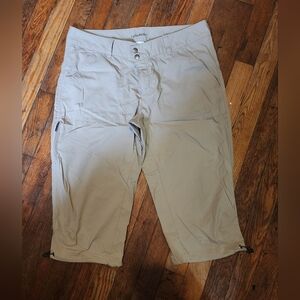 Columbia Beige Capri Pants
